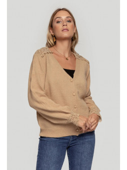 Cárdigan camel con detalles crochet