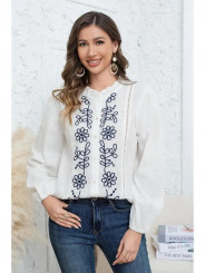 Blusa blanca con bordado azul
