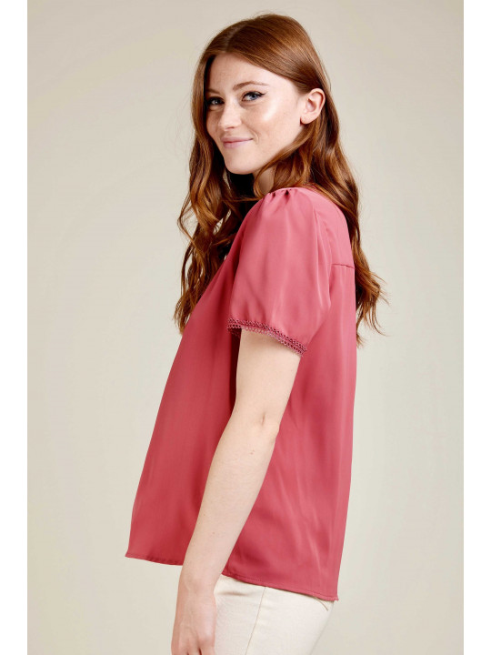 Blusa de manga corta con encaje