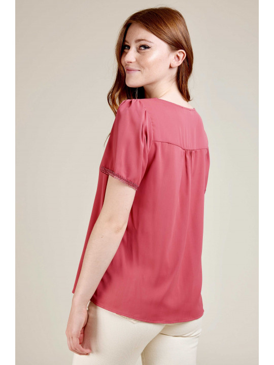Blusa de manga corta con encaje