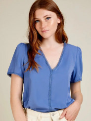 Blusa de manga corta con encaje