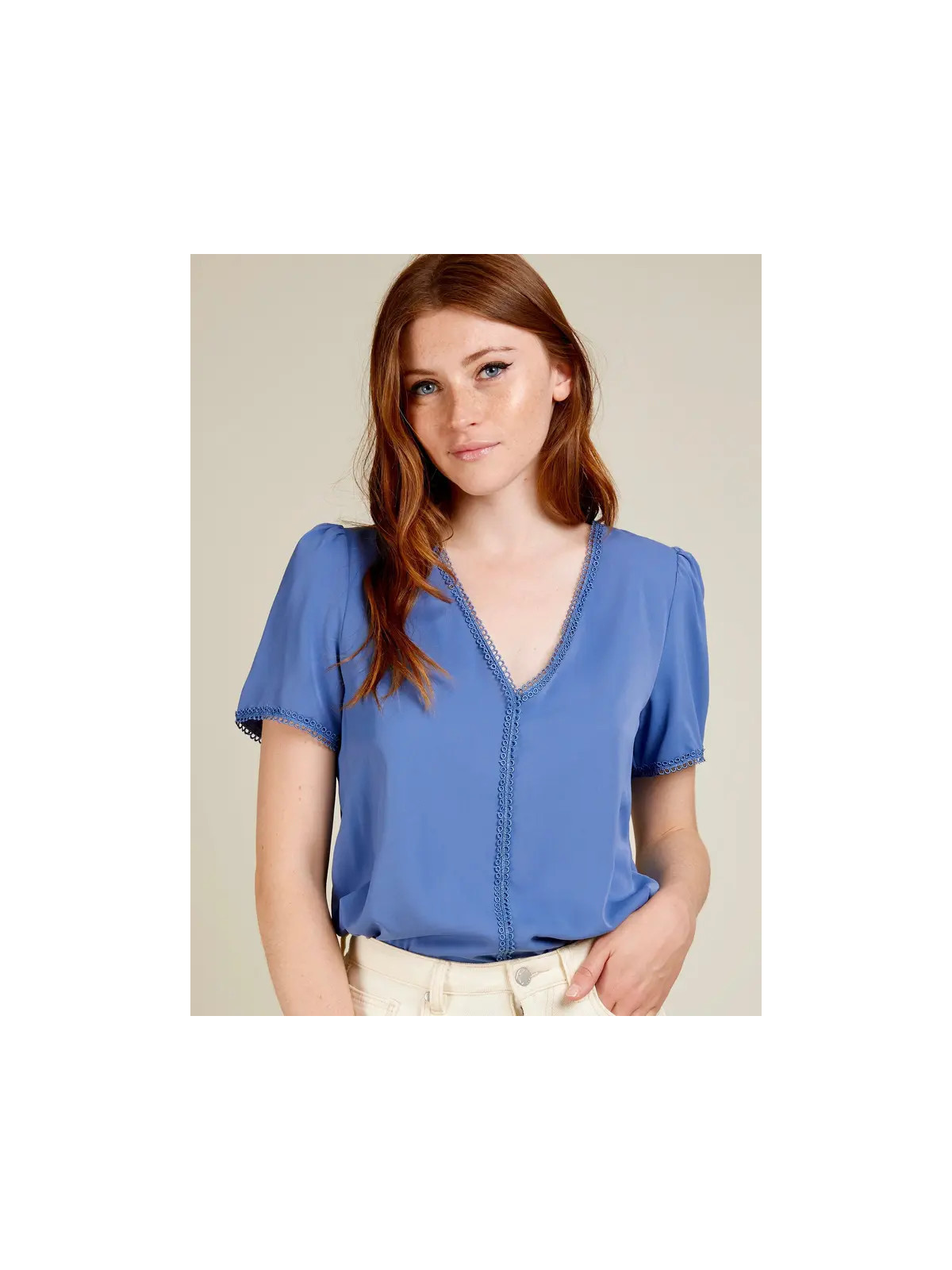 Blusa de manga corta con encaje