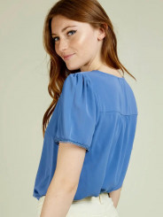 Blusa de manga corta con encaje