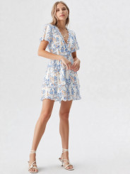 Vestido corto blanco con flores