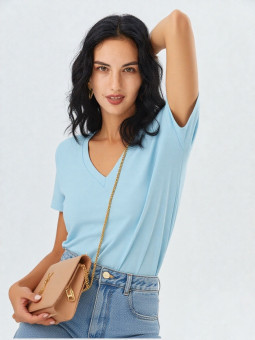 Camiseta básica con cuello pico