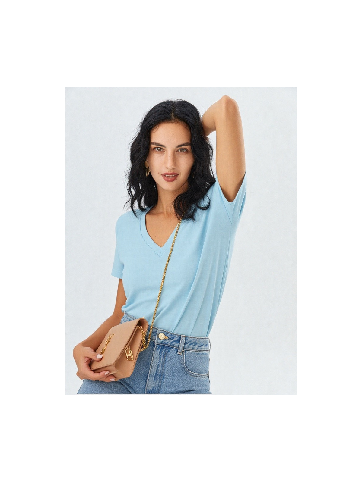 Camiseta básica con cuello pico