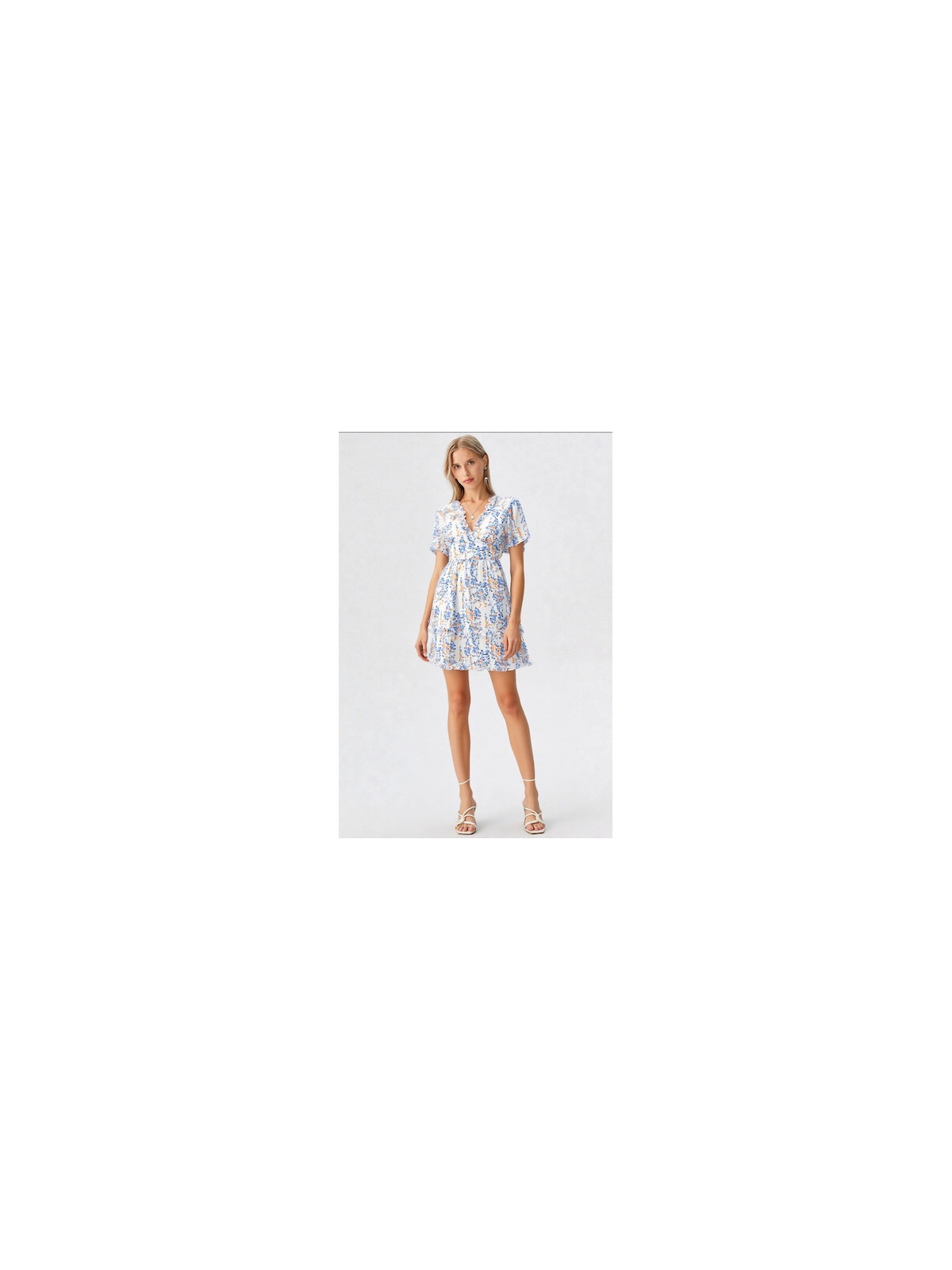 Vestido corto blanco con flores