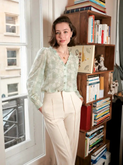 Blusa manga larga estampada en color verde claro