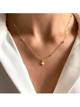 Collar con detalle de estrella