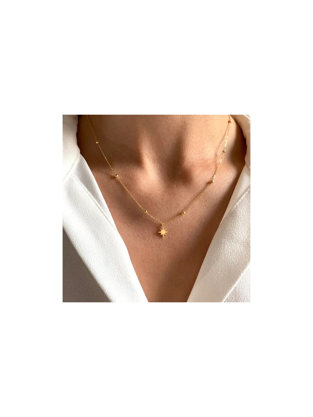 Collar con detalle de estrella