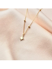 Collar con detalle de estrella
