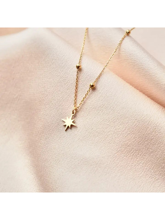 Collar con detalle de estrella