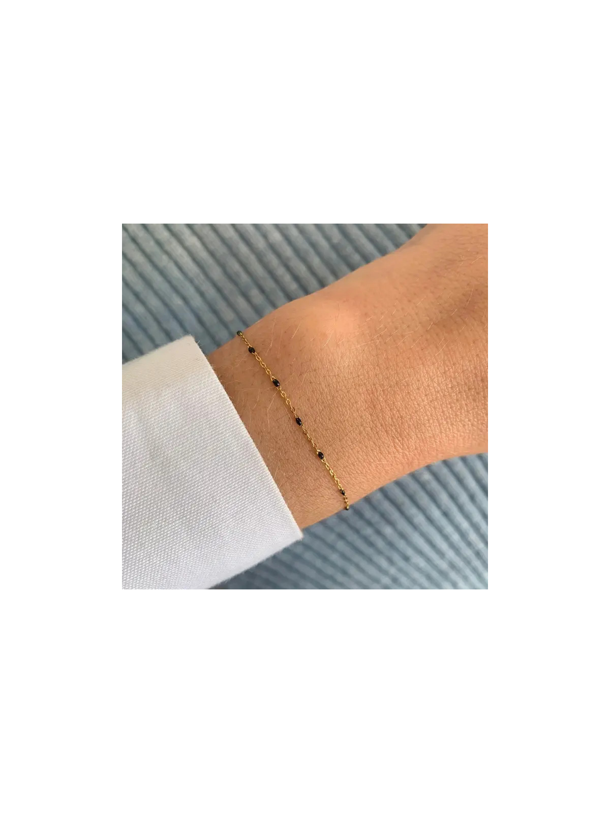 Pulsera con bolas negras