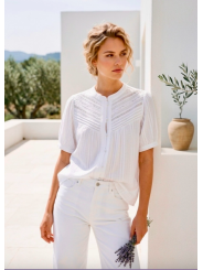 Camisa de manga corta blanca con detalle de encaje