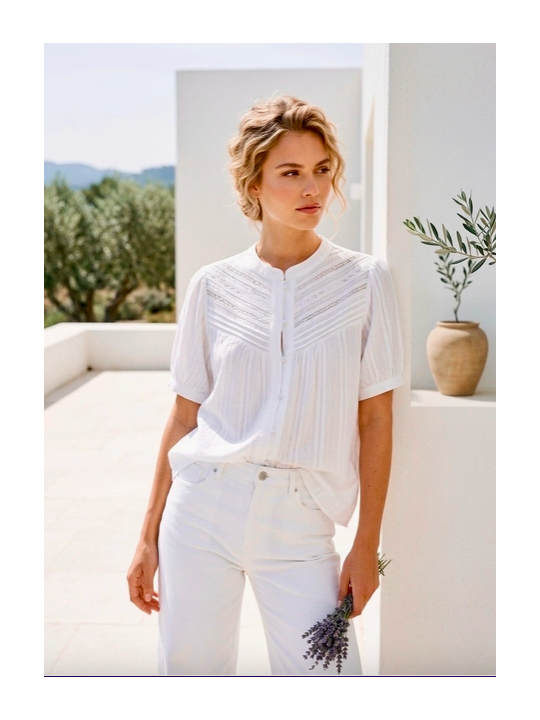 Camisa de manga corta blanca con detalle de encaje