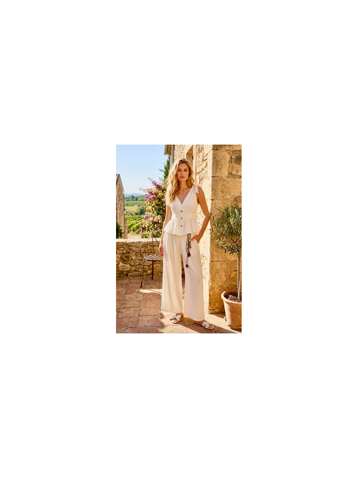 Top de tirantes con lazo en color crema